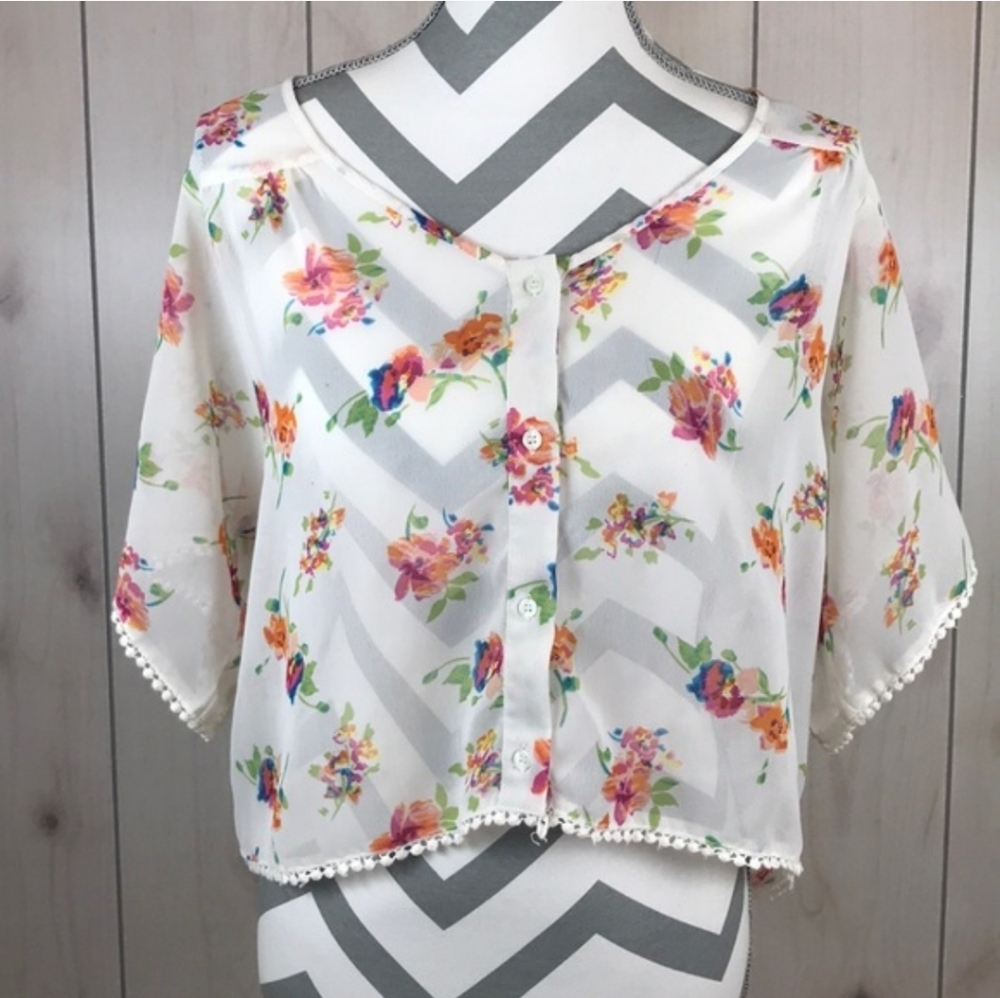 Band of Gypsies White Floral Button-Front Crop Blouse